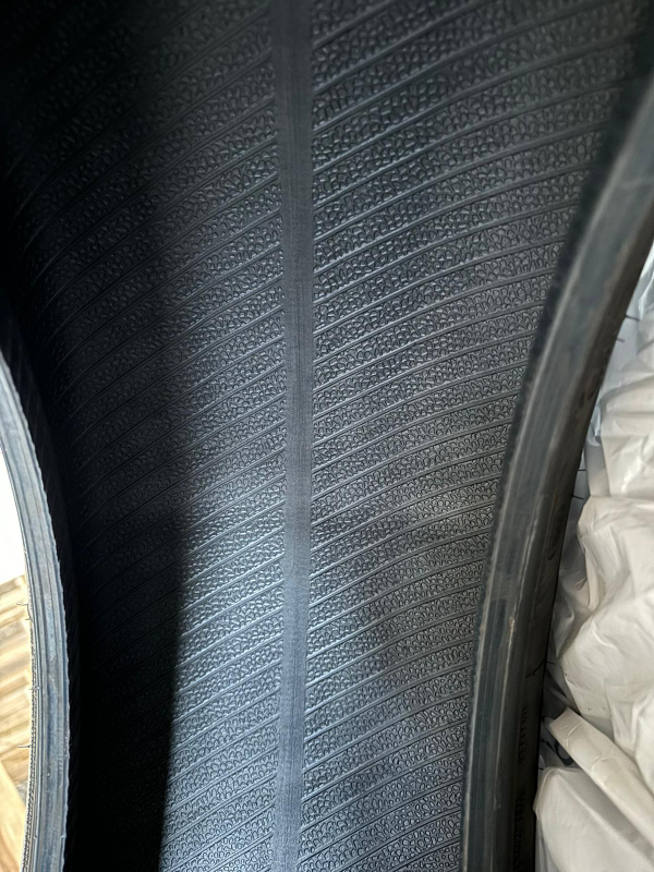 Motomaster Winter Edge Tires 225/60R17 almost brand new image indicator(5)