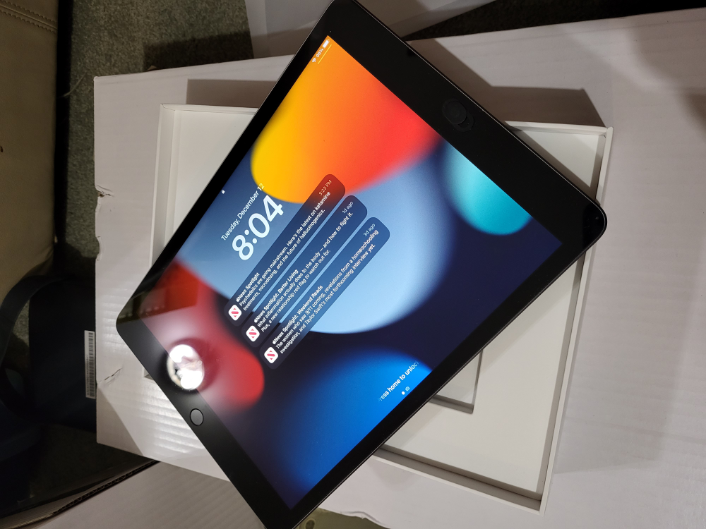 apple iPad 9th generation 64g almost new