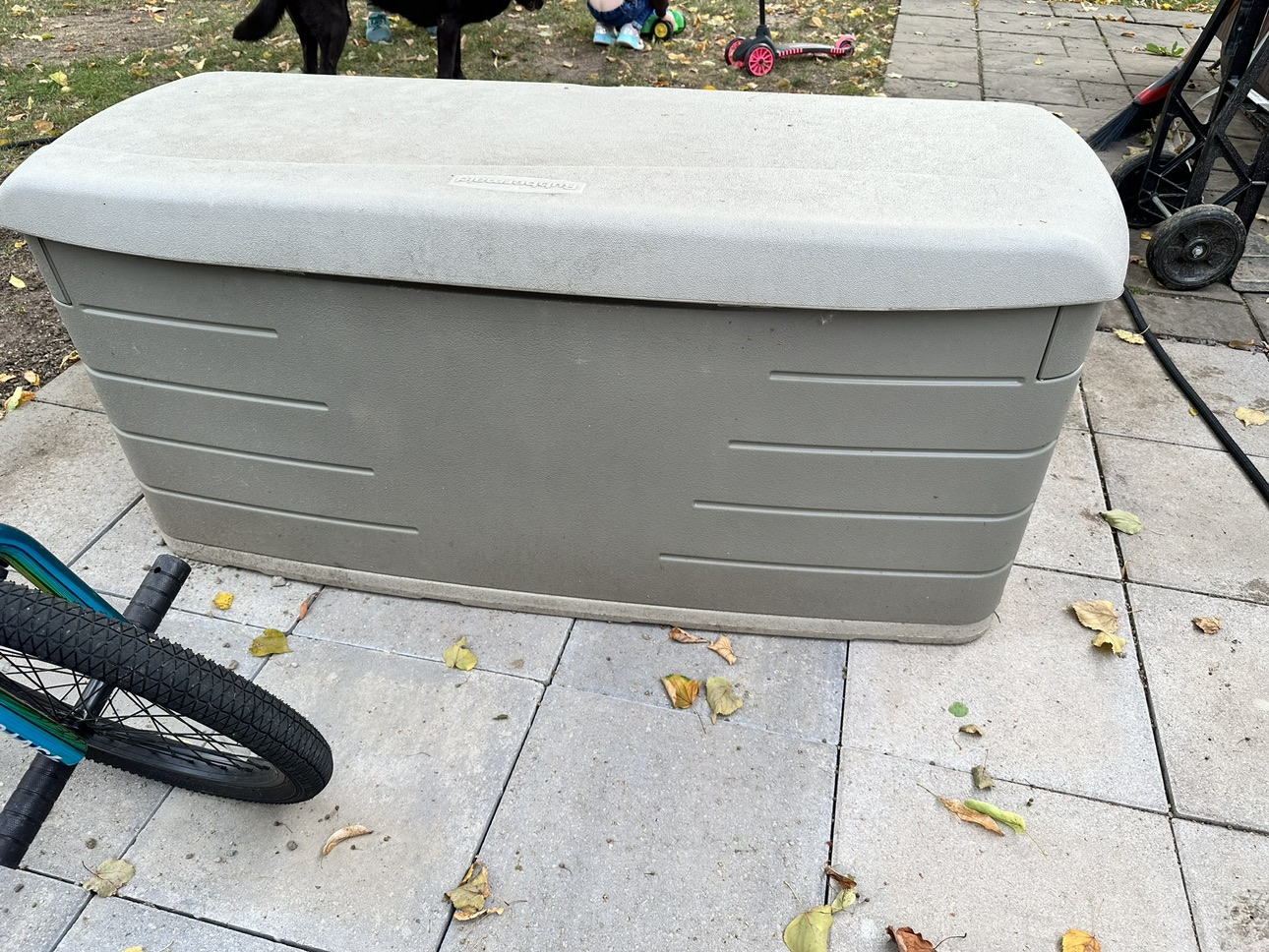 Rubbermaid storage bin thumbnail