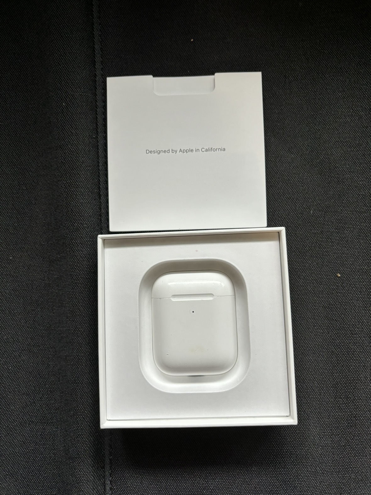 Apple AirPods 2nd generation in box #SellingSpree image indicator(3)