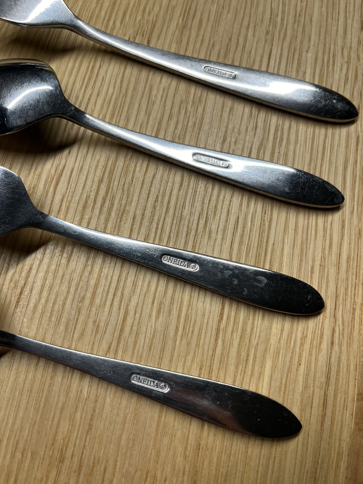 Oneida Cutlery Set [20 Pieces; Used] image indicator(3)