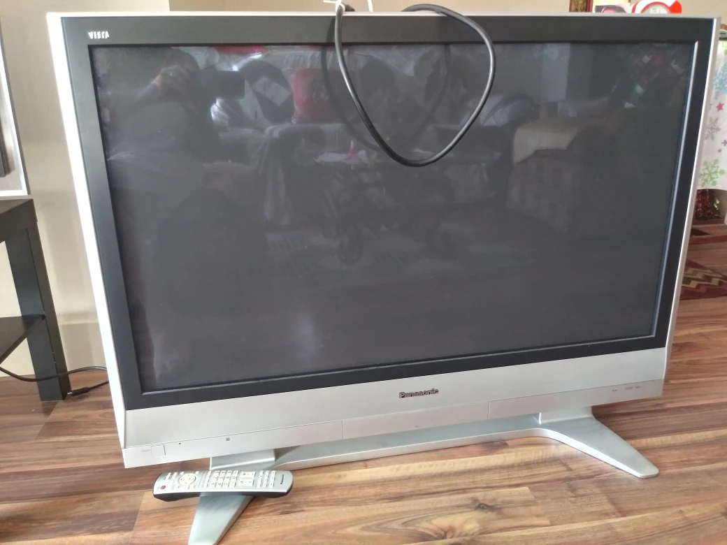 Panasonic Tv 42 inch thumbnail
