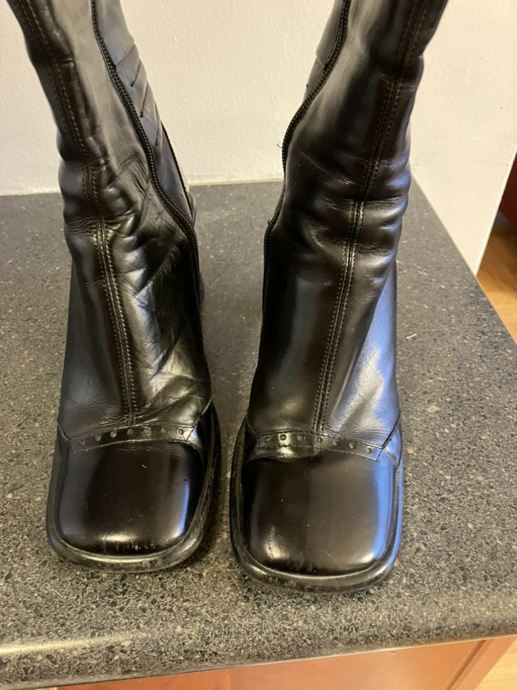 Funky leather ladies boots, size 6 image indicator(3)