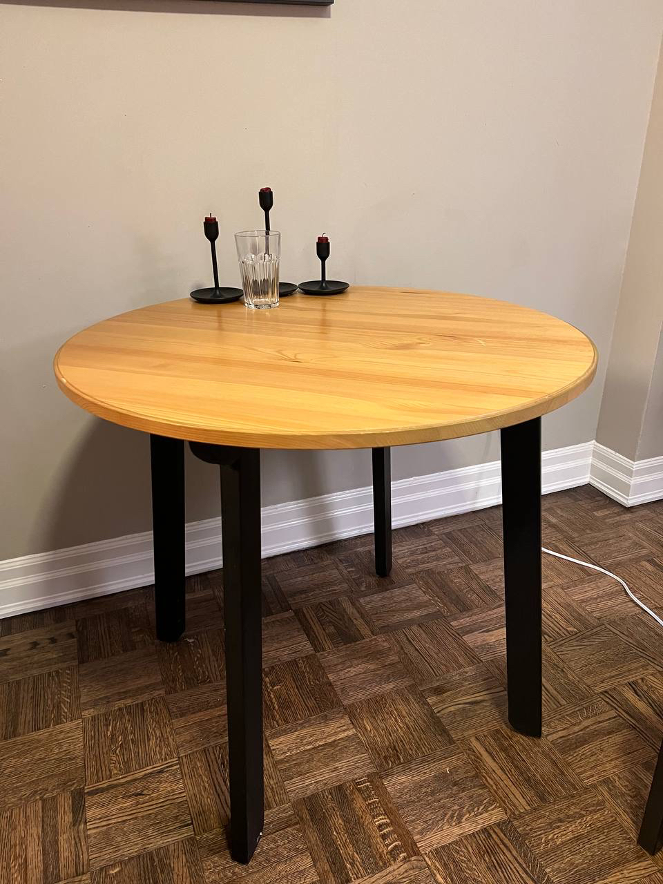 Round table IKEA GAMLARED