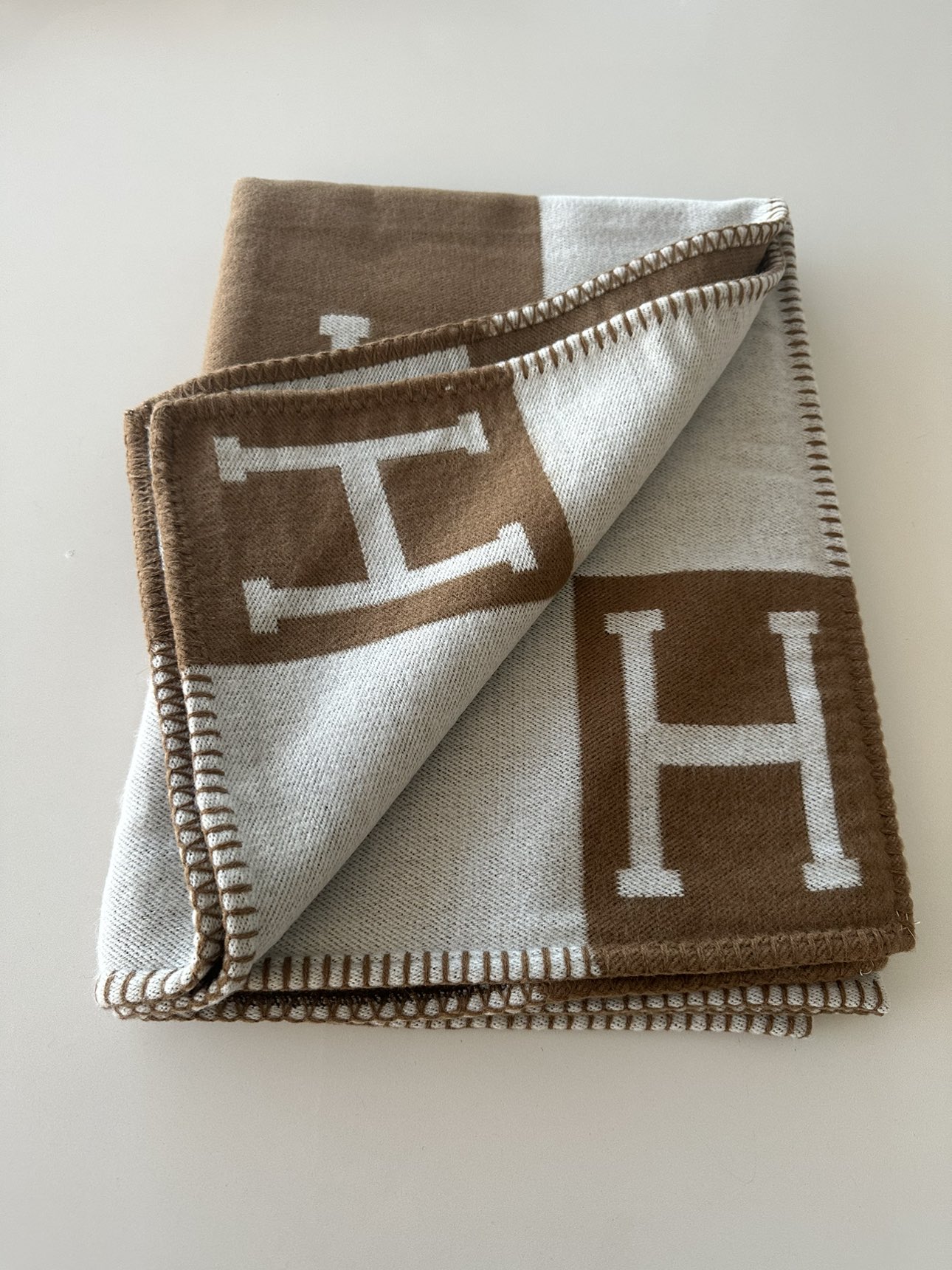 Hermes Blanket & Pillow Set image indicator(4)