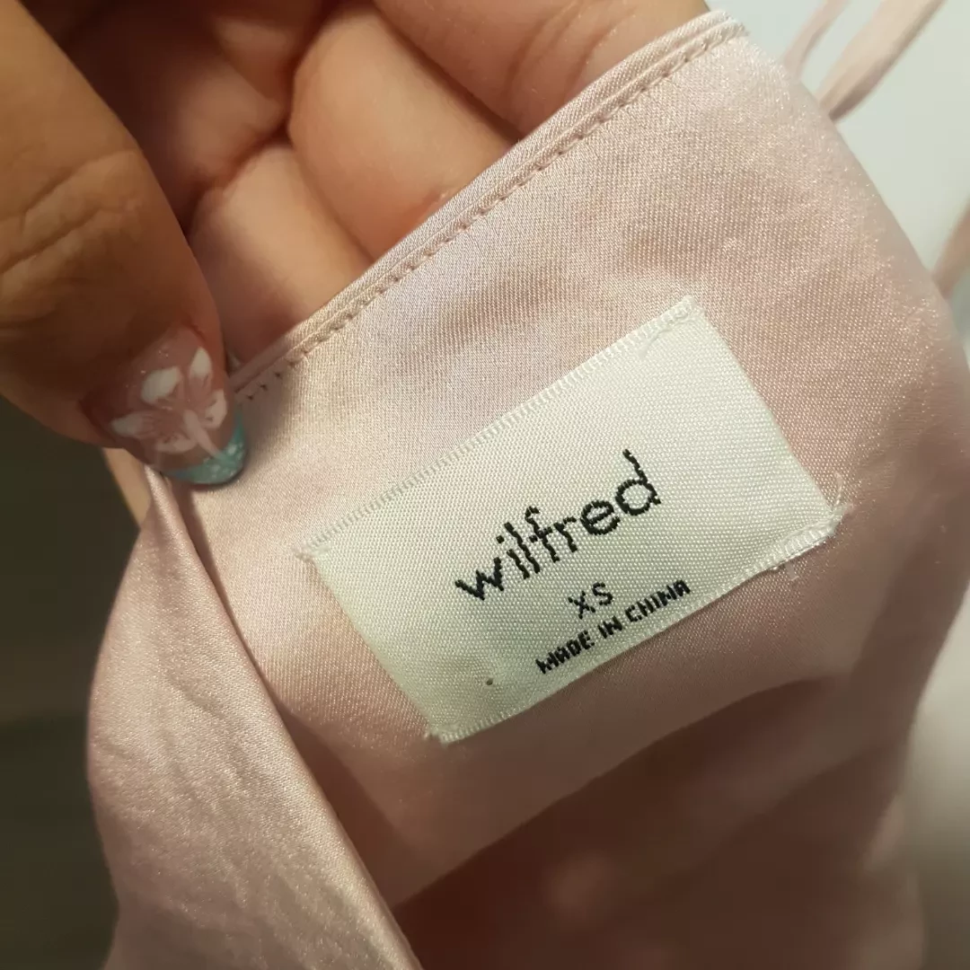 Aritzia tank top image indicator(4)