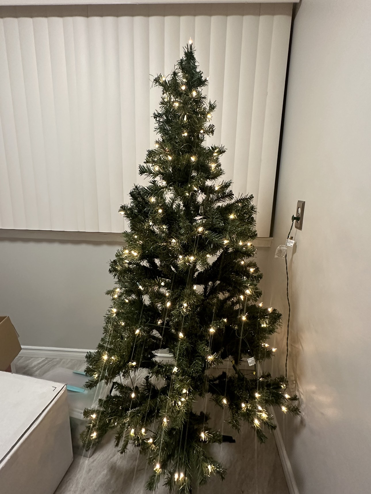 Christmas tree - 6ft Pre-Lit(No ornaments included) - photo 2
