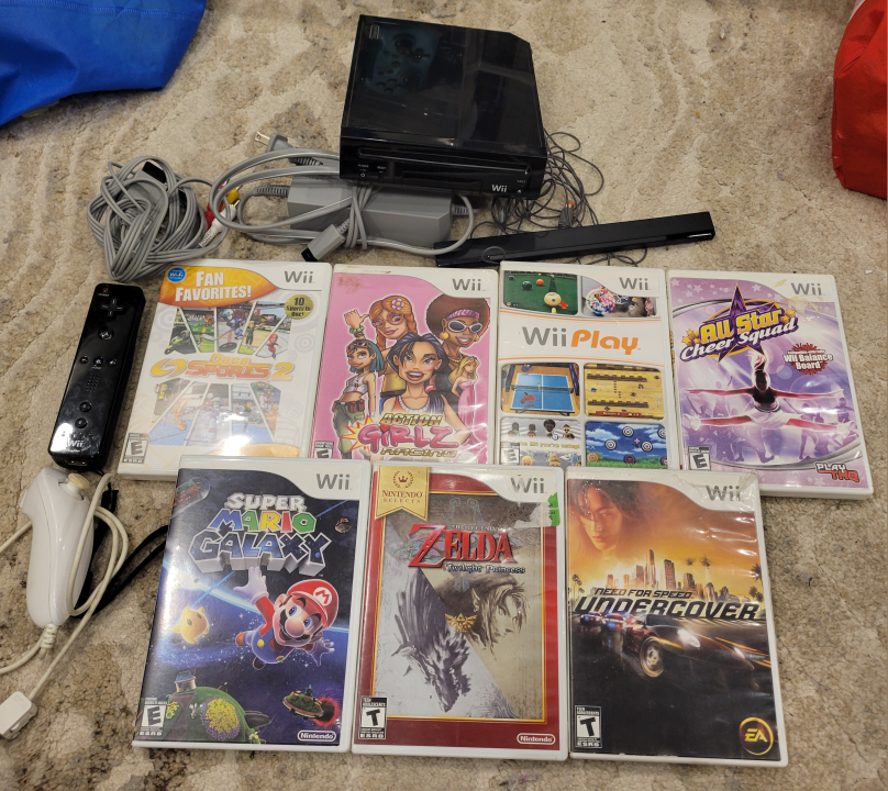 Nintendo wii bundle with 7 games thumbnail
