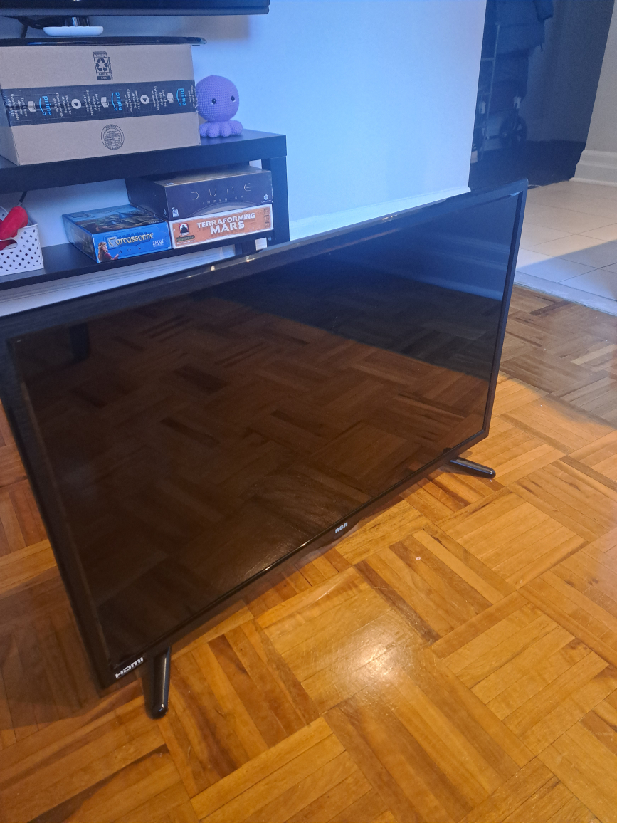 RCA 32" TV - photo 2