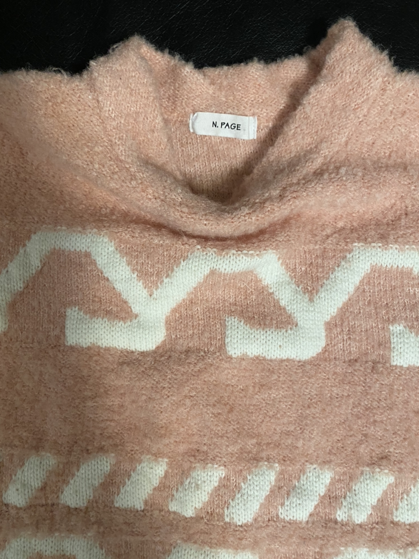 Pink winter Sweater very thick white pattern medium image indicator(3)
