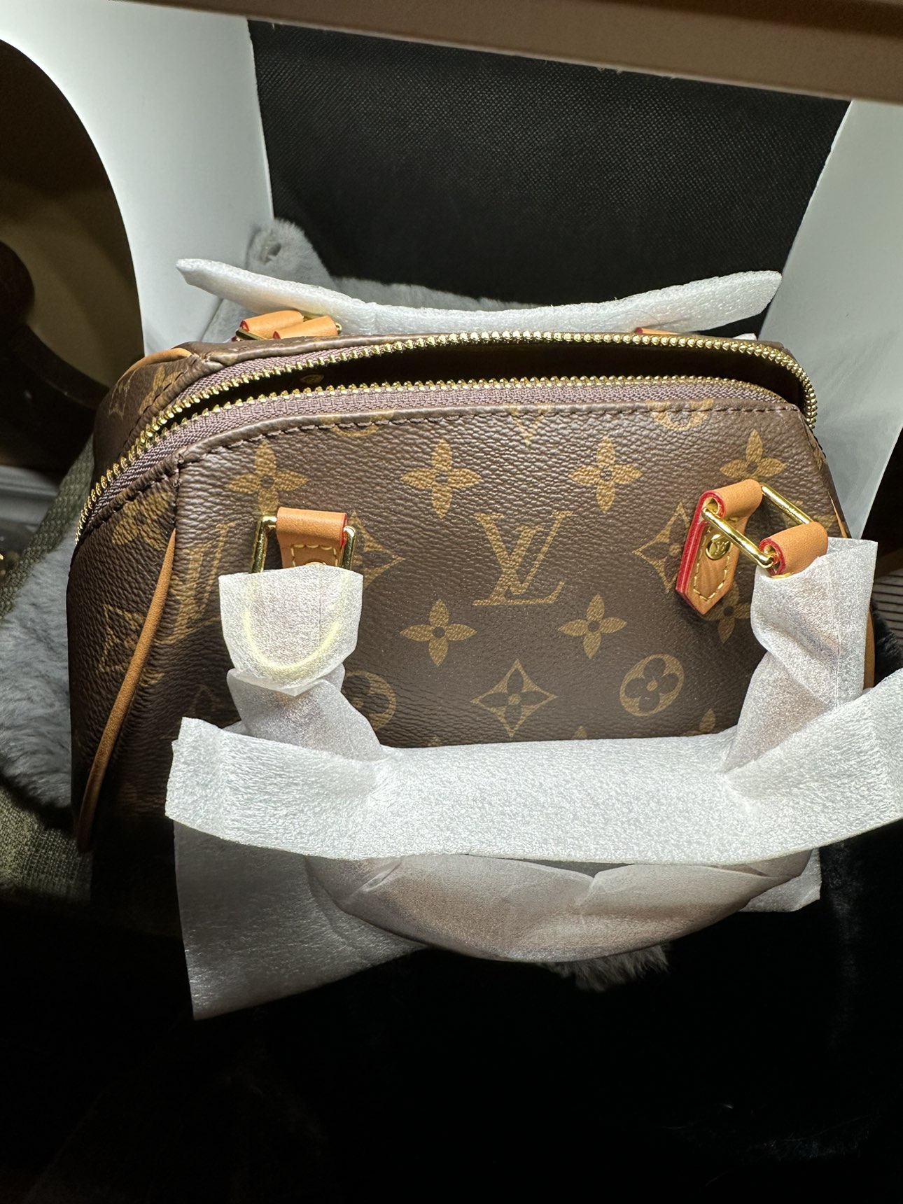 Ladies handbag thumbnail