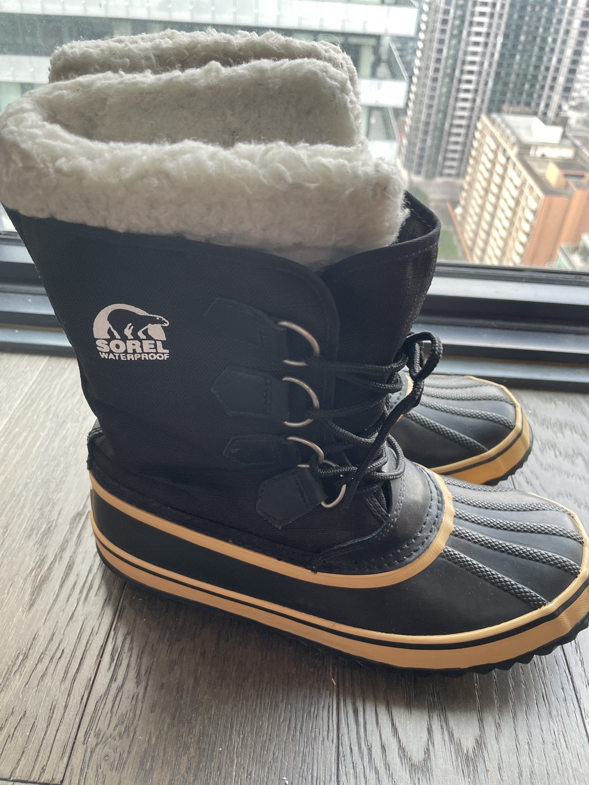 Sorel Waterproof winter boots #sellingspree #sorel #waterproof thumbnail