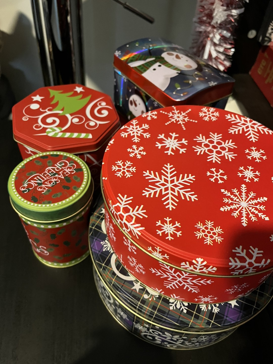 Christmas Tins (x6) 🎁 thumbnail