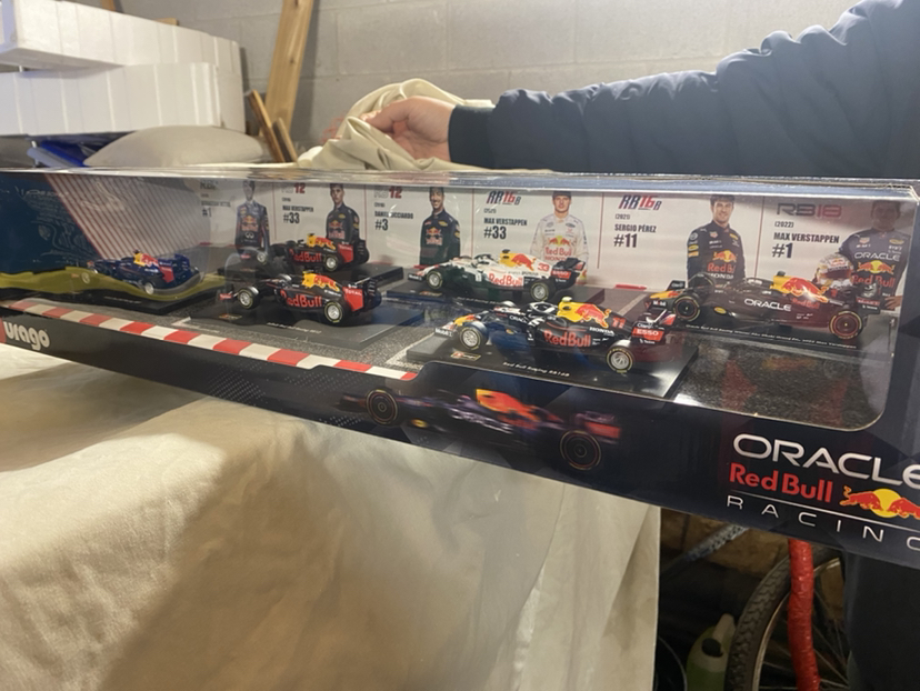 F1 Formula Racing 1:43 scale. Red Bull set.
