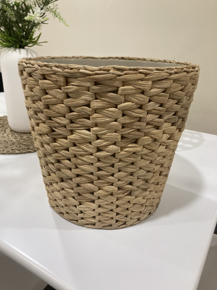 Woven plant pot thumbnail