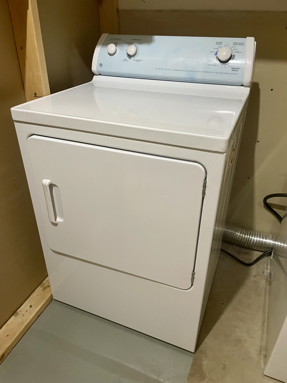 GE and Whirlpool washer and dryer set - photo 3