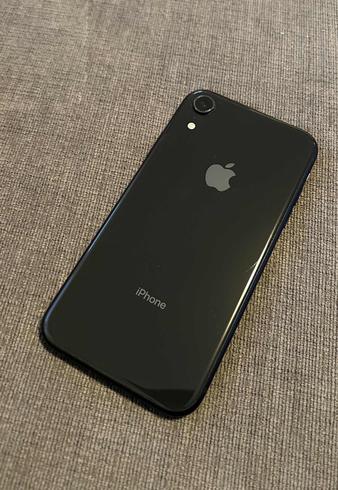 iPhone XR 128 GB in Excellent Condition image indicator(2)