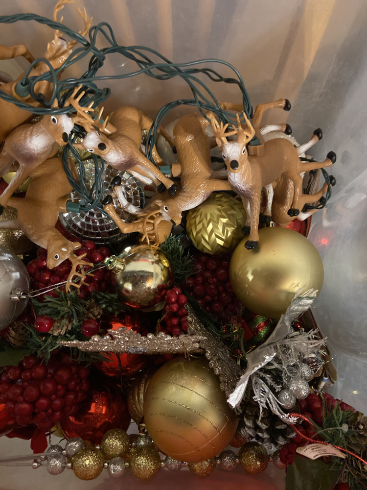 FREE - Christmas decorations. image indicator(3)