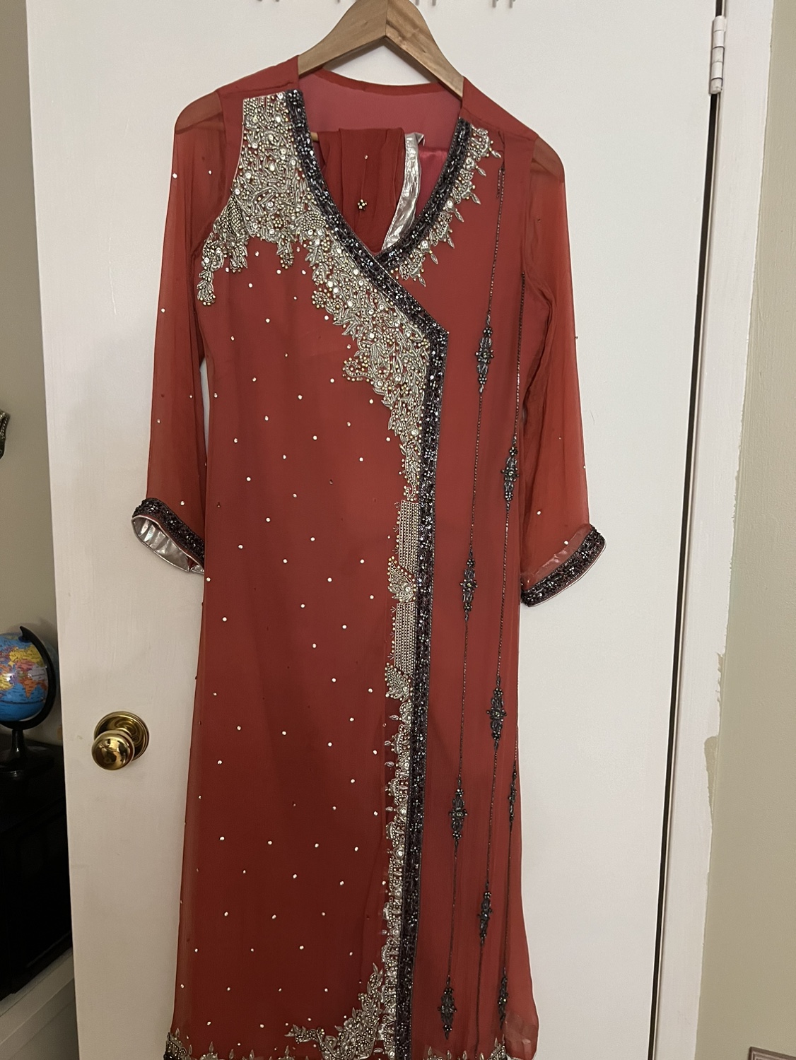 Pakistani outfits for women thumbnail