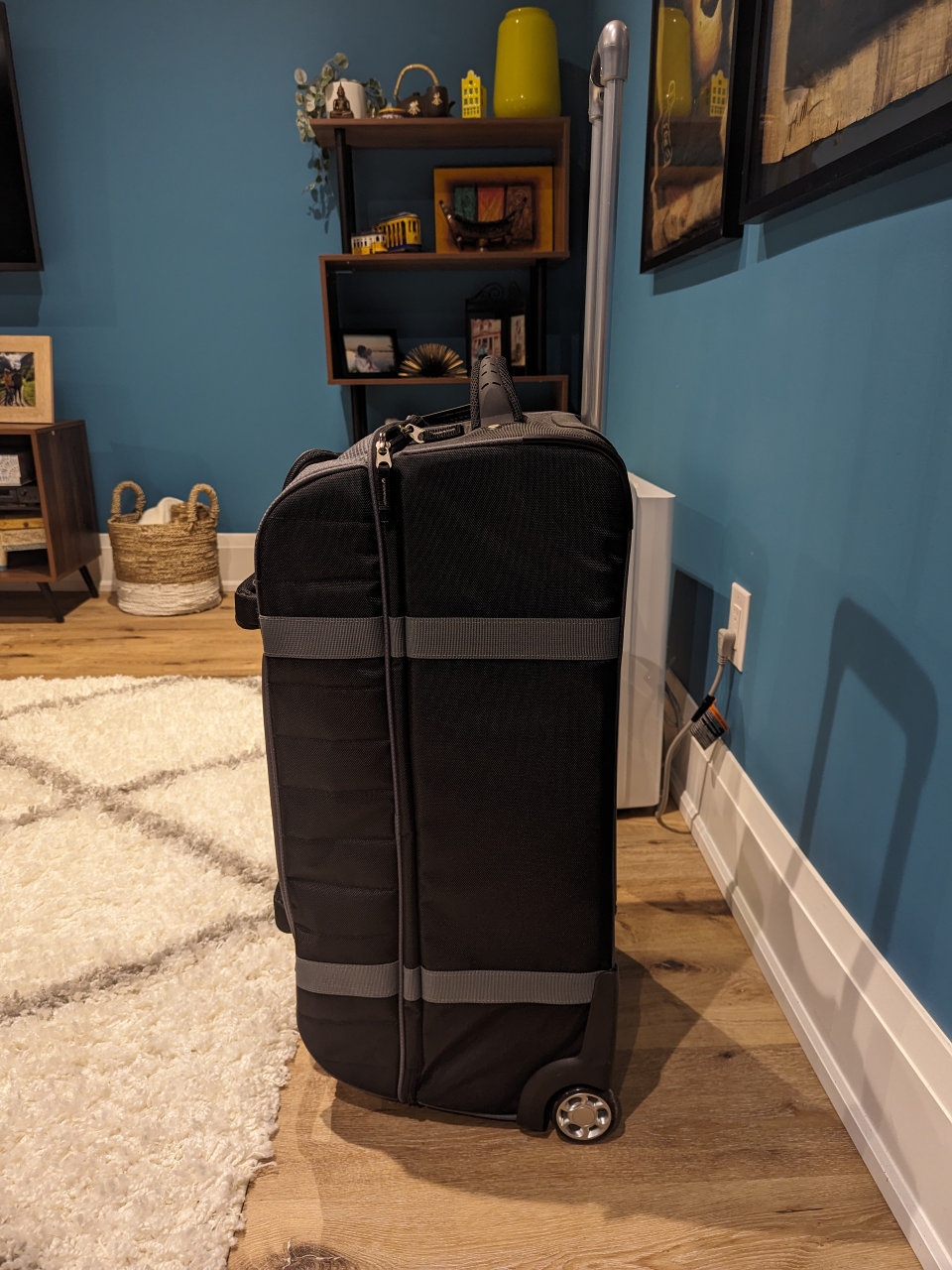 *Brand New* Wheeled Duffle Luggage image indicator(4)