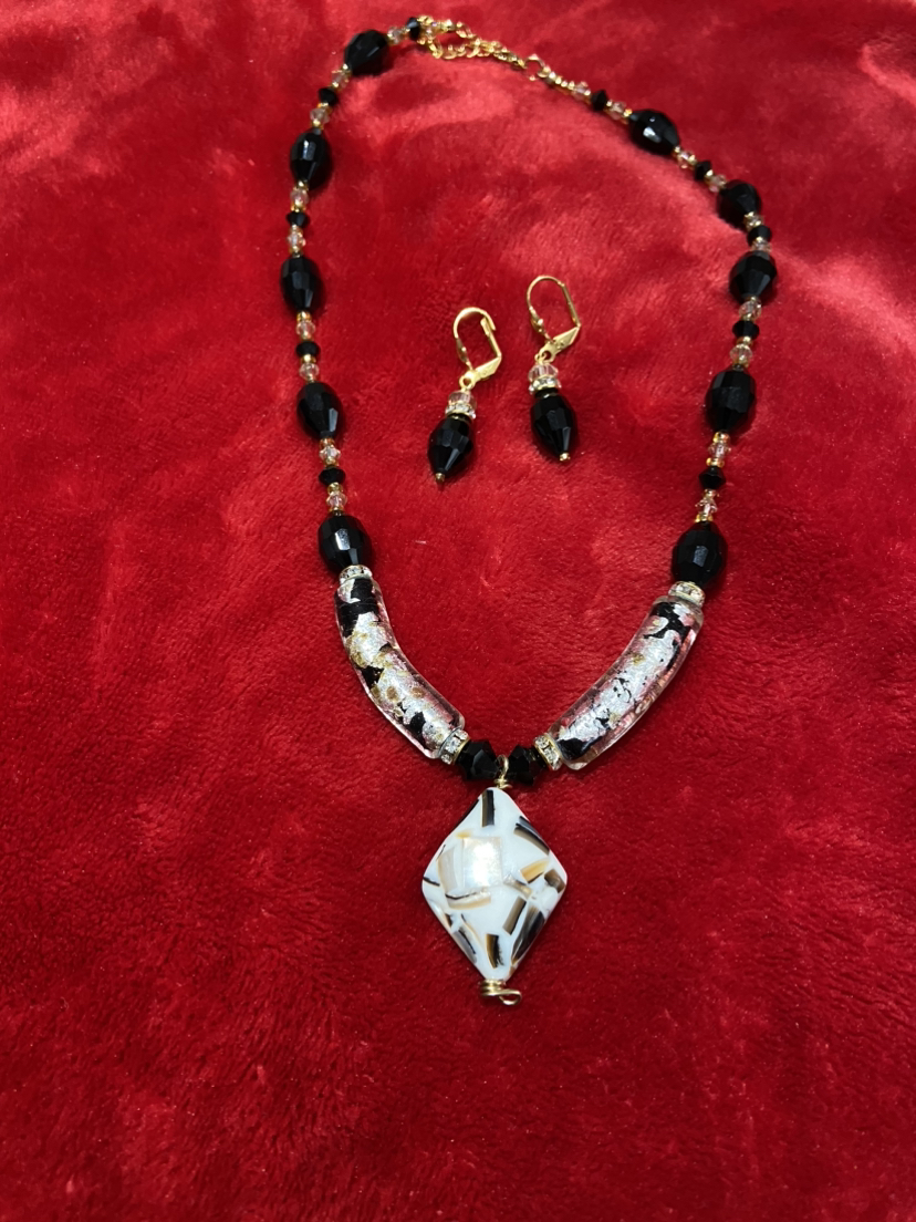 Necklace and earrings set jewellery image indicator(5)