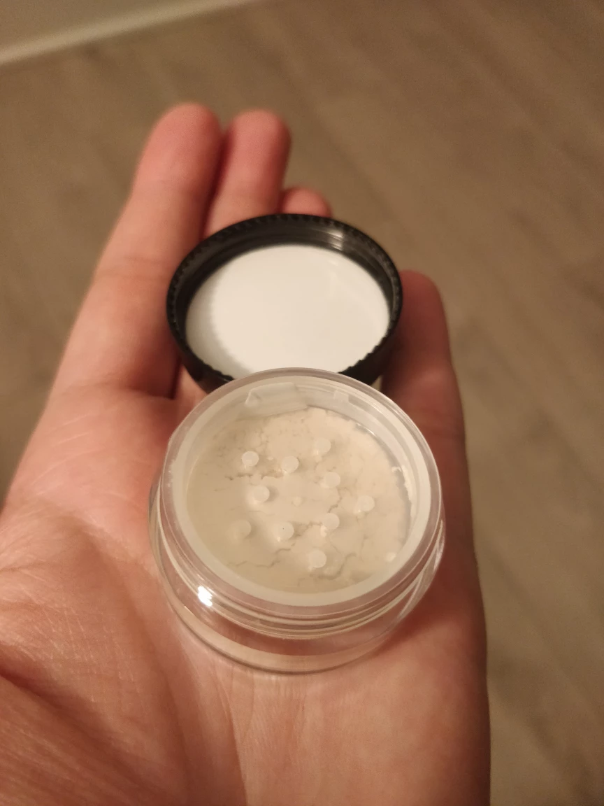 Kat Von D Lock-It Translucent Setting Powder w/ Freebie! - photo 3