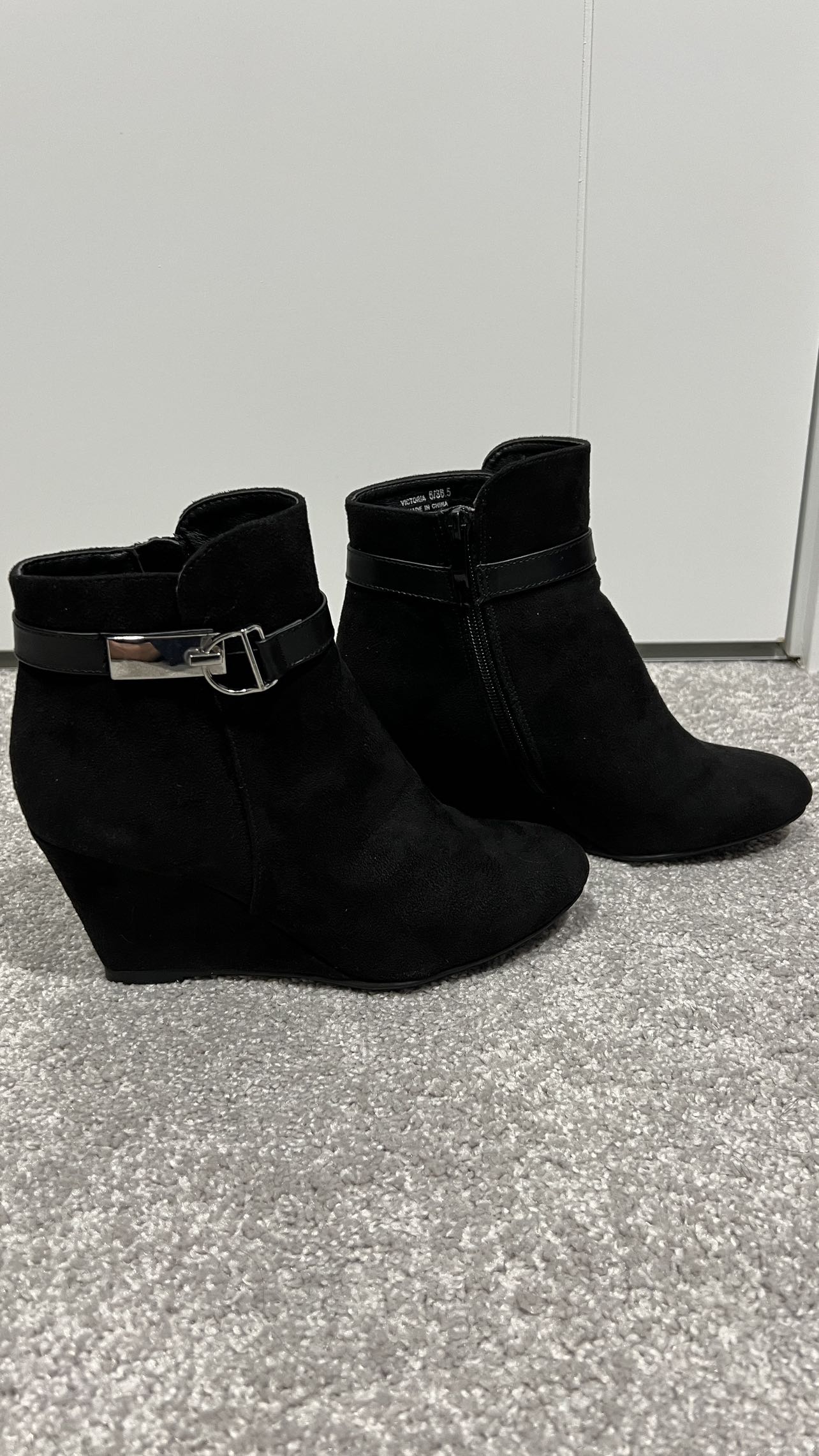 Brand-new shoes, size 6 image indicator(3)