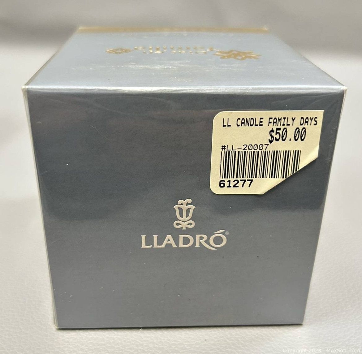 Lladró My Family Days Scented Candle image indicator(3)
