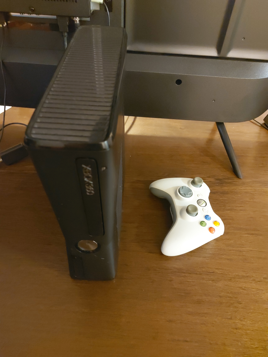 xbox 360 slim console