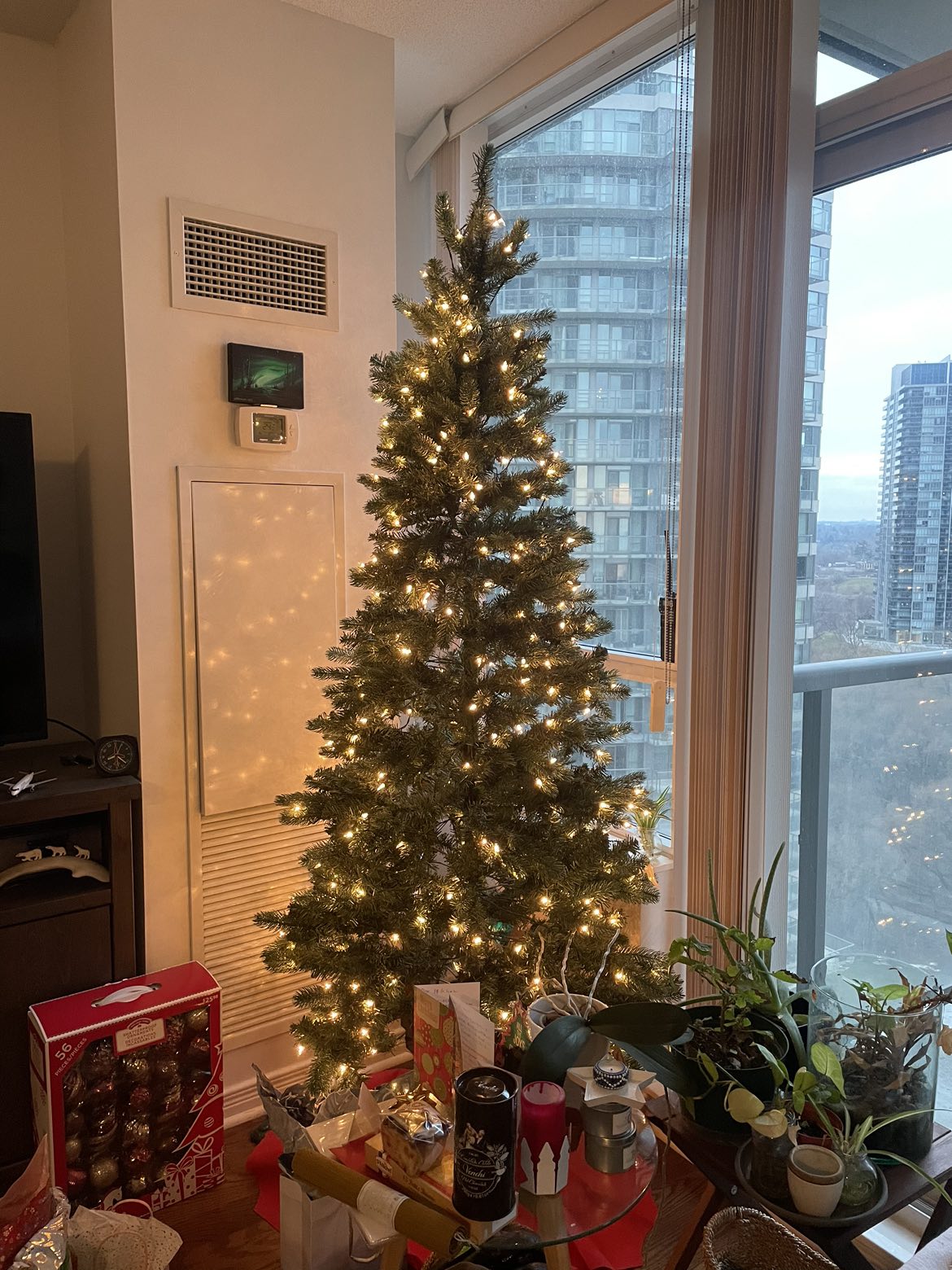 Pre-lit light Christmas tree and red ornaments set - photo 2