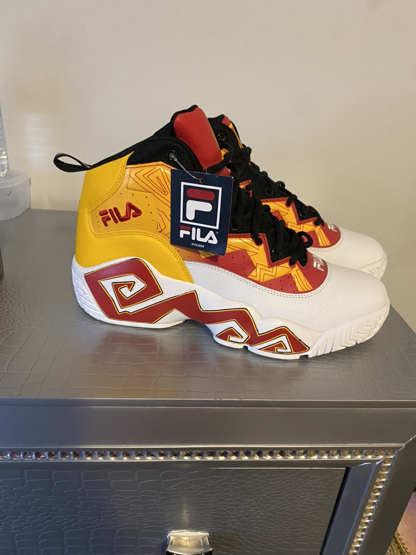 NEVER WORN FILA