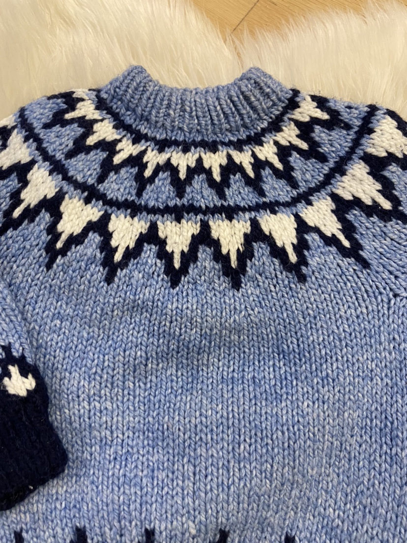 Kids 5T/6T hand knit sweater image indicator(2)