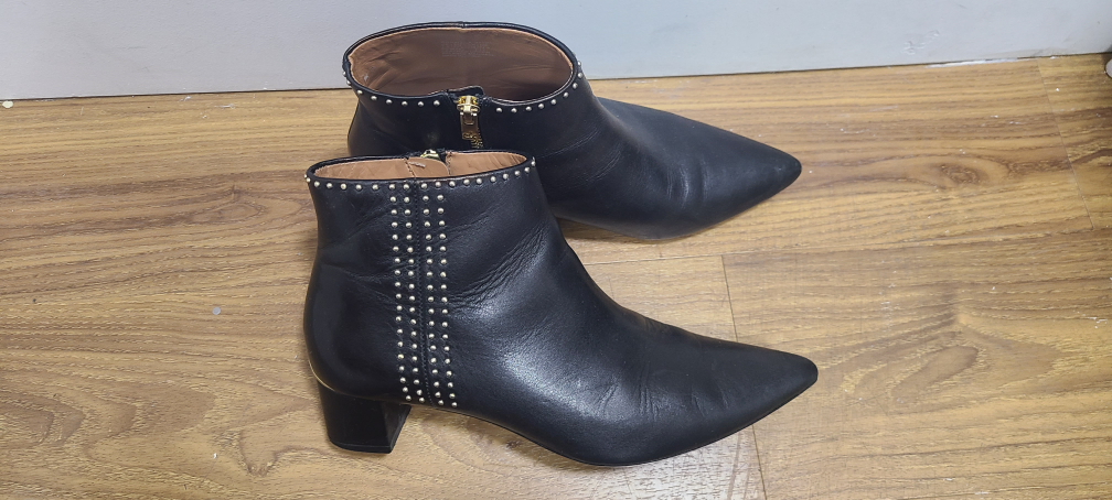 Women's shoes thumbnail