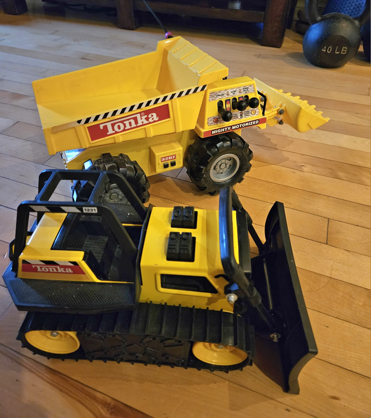 Set of two Tonka vehicles image indicator(3)