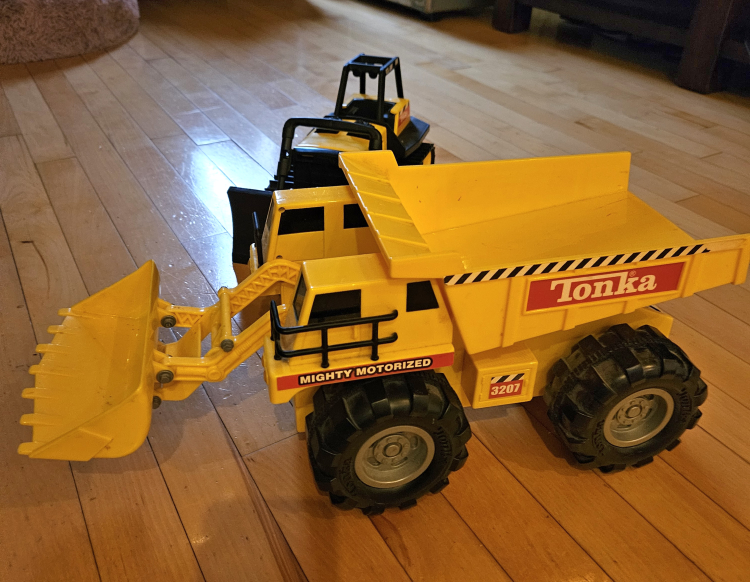 Set of two Tonka vehicles image indicator(4)