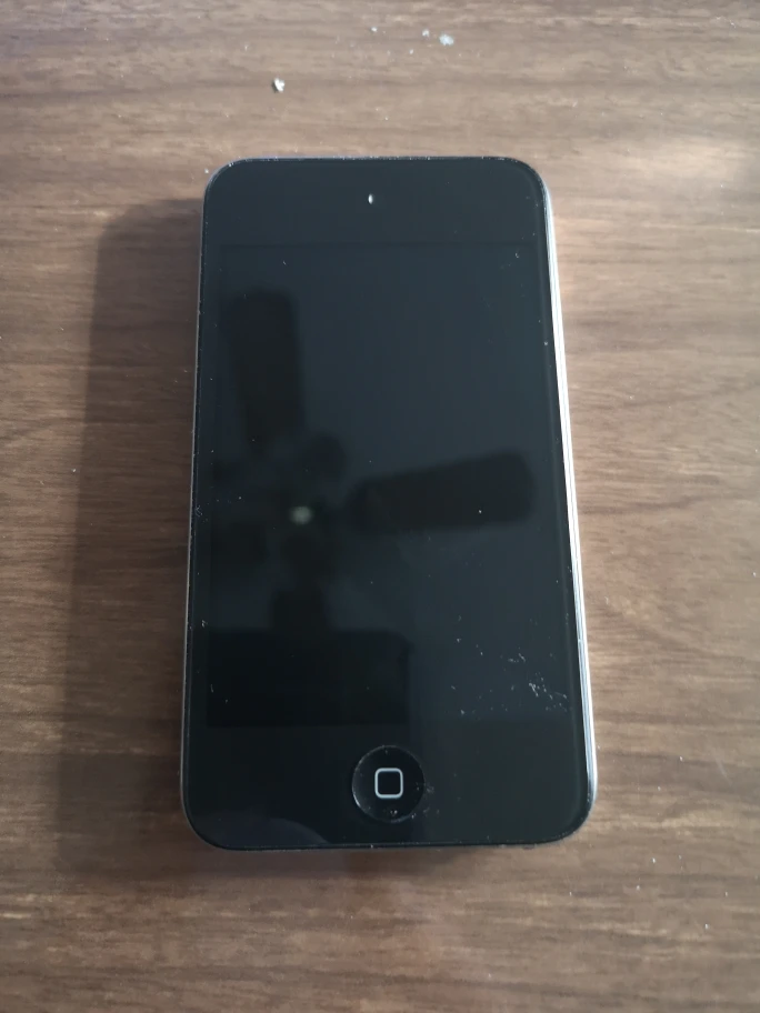 old iPod touch model A1367 #SellingSpree image indicator(4)