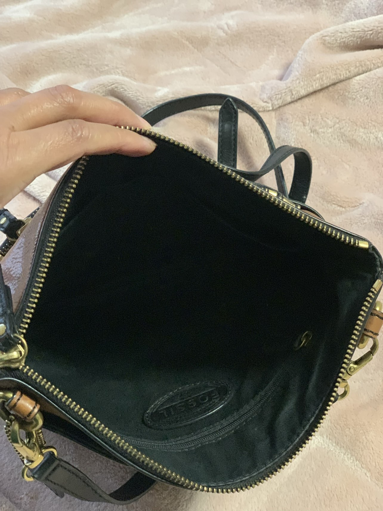 Good condition cross body bag by fossil image indicator(3)