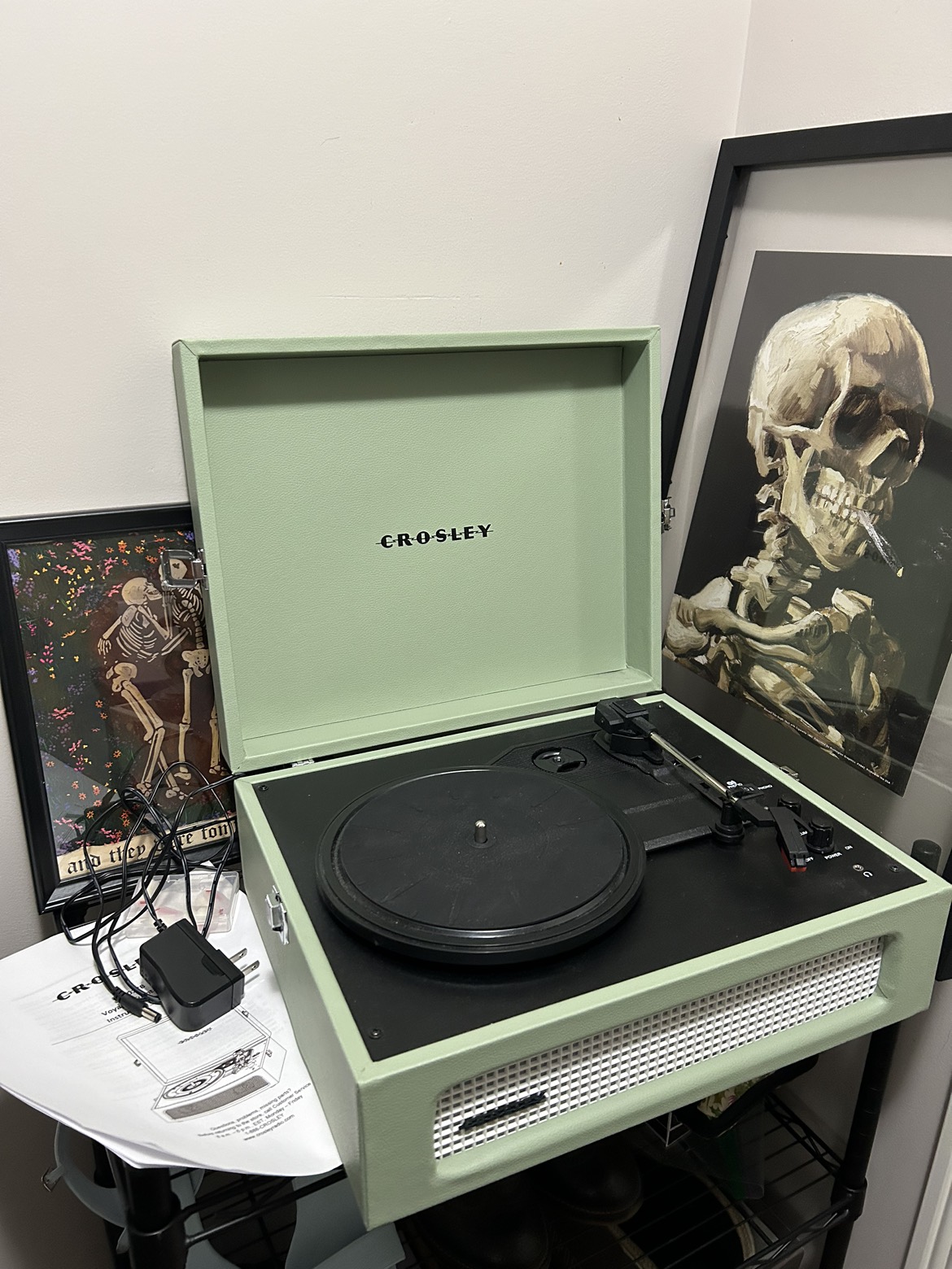 Crosley portable suitcase record player thumbnail