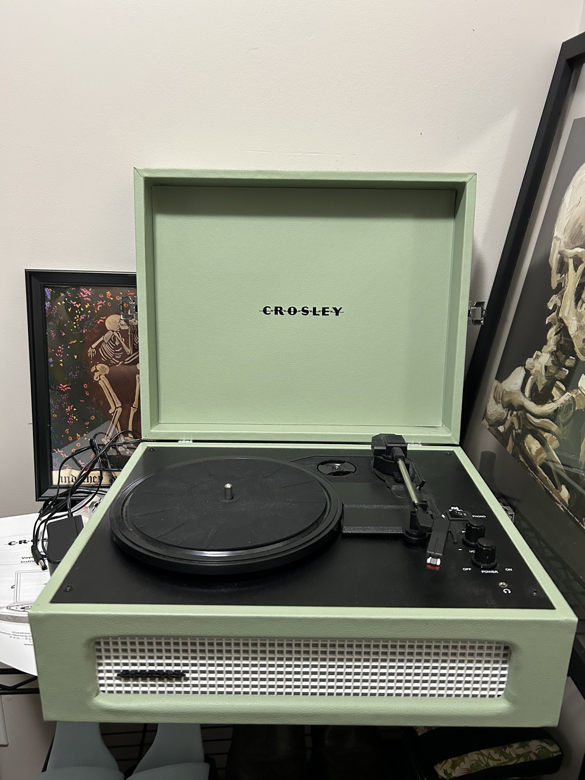 Crosley portable suitcase record player - photo 2