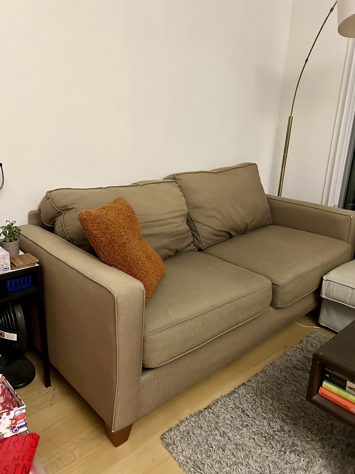 Comfy brown couch!! Pickup only! thumbnail