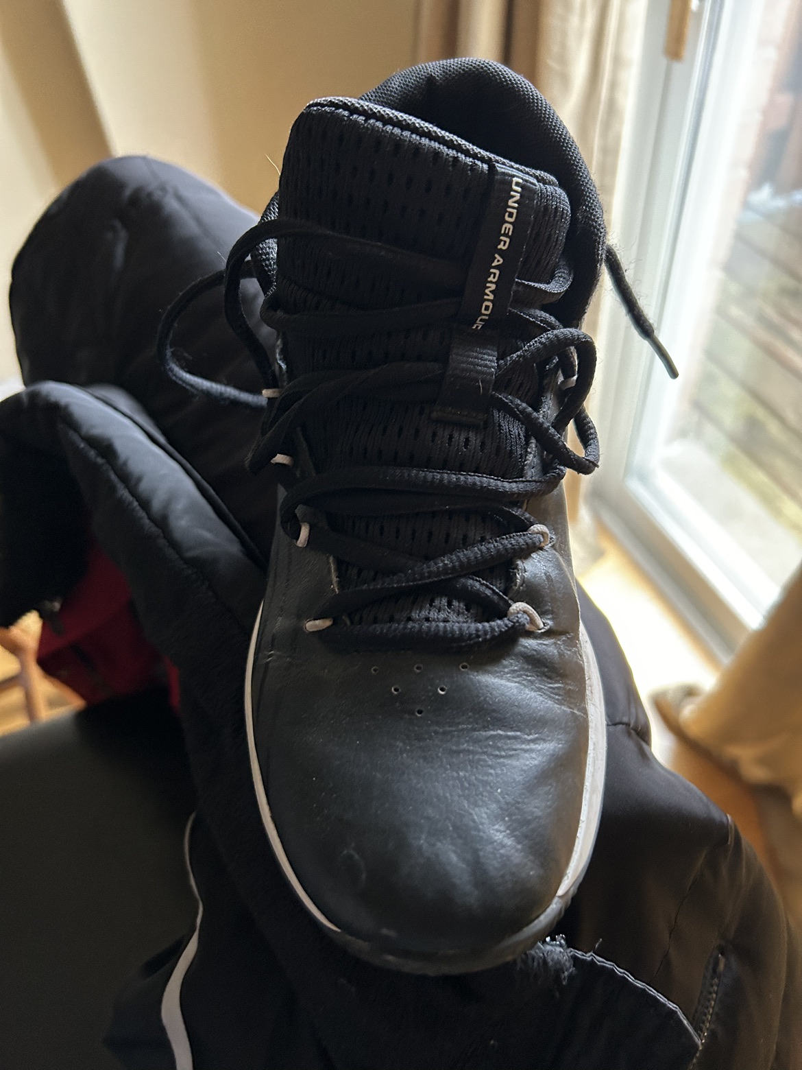 Under Armour 4.5 size Boys Shoes - photo 2