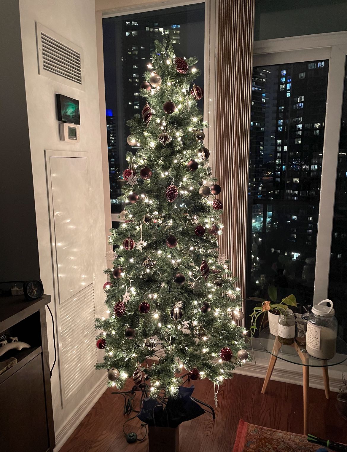 Pre-lit light Christmas tree and red ornaments set - photo 3