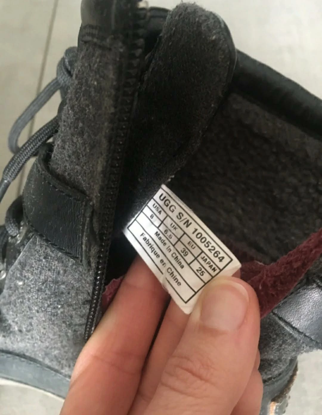 uggs winter boots size US 8 image indicator(2)