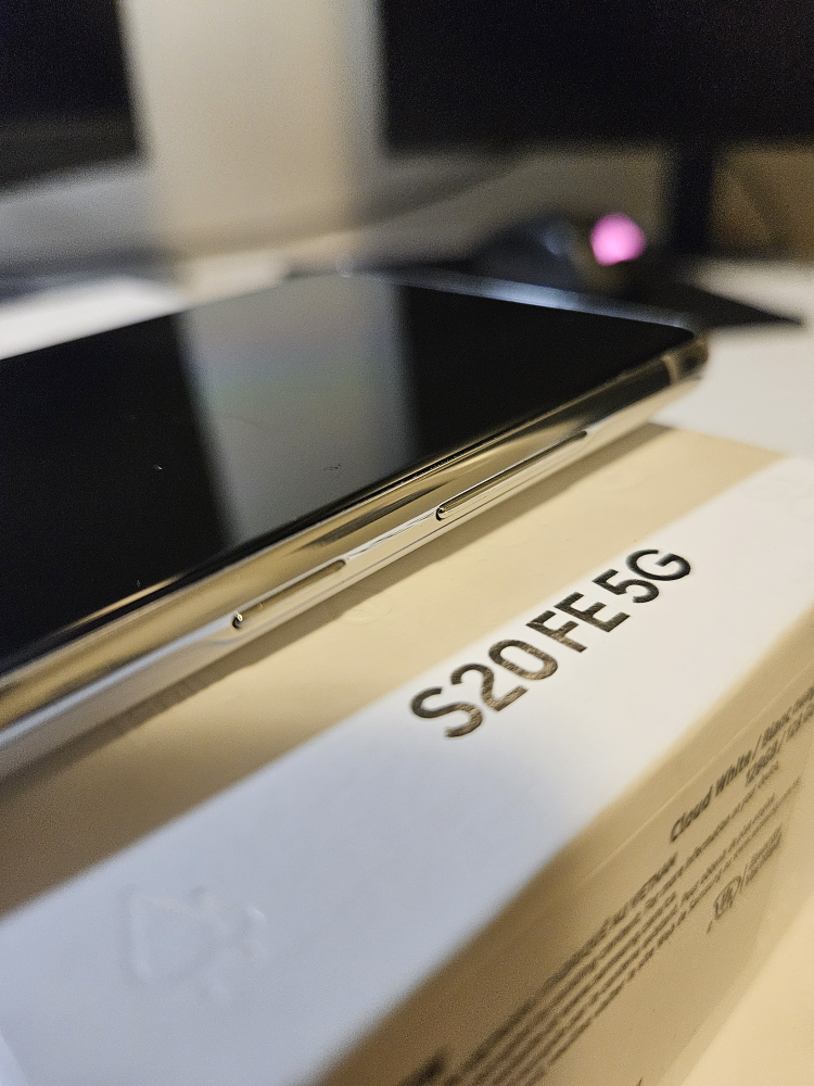 Samsung Galaxy S20 FE (5G) 128GB - photo 4