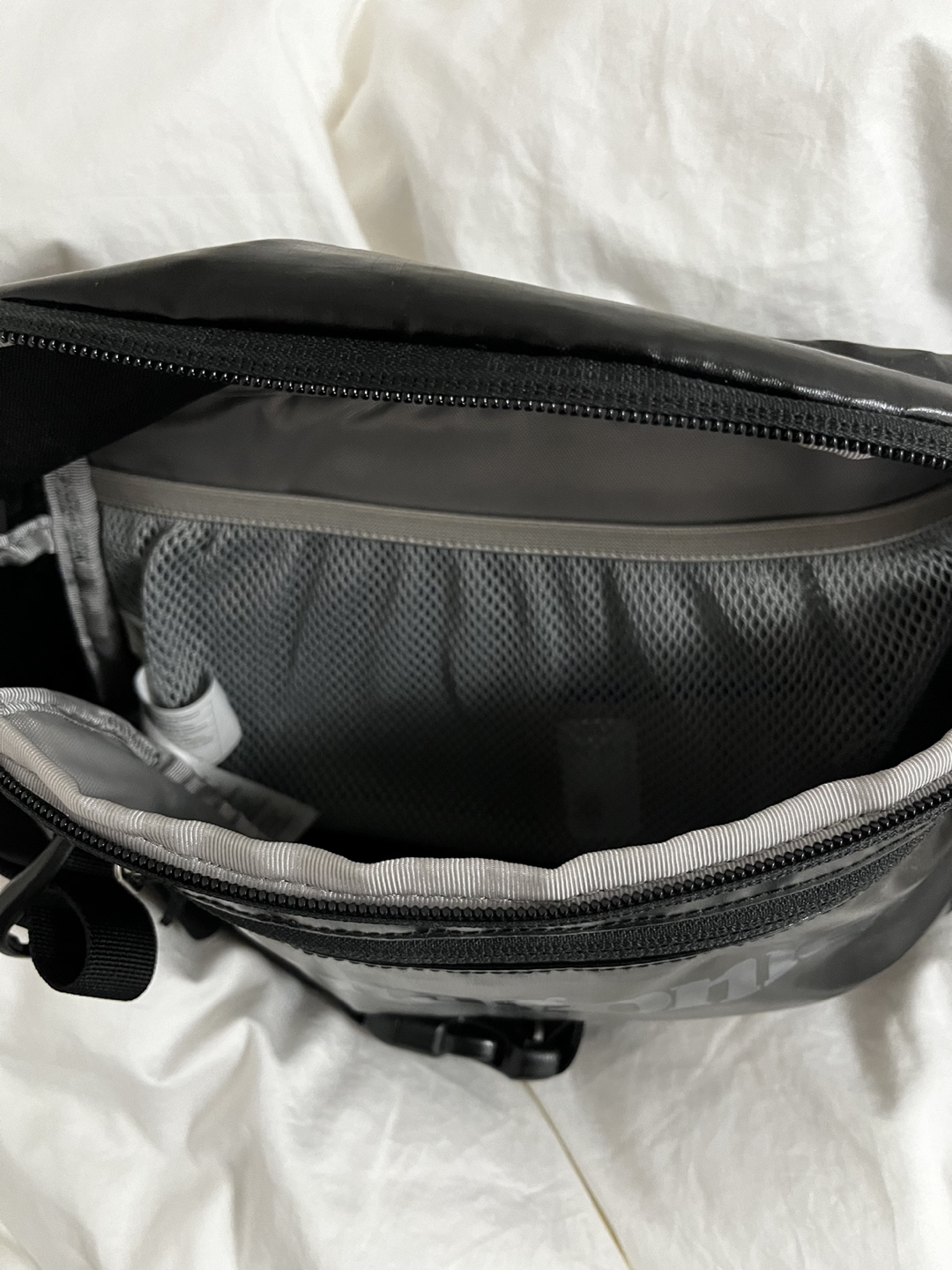 Patagonia black hole waist pack image indicator(2)