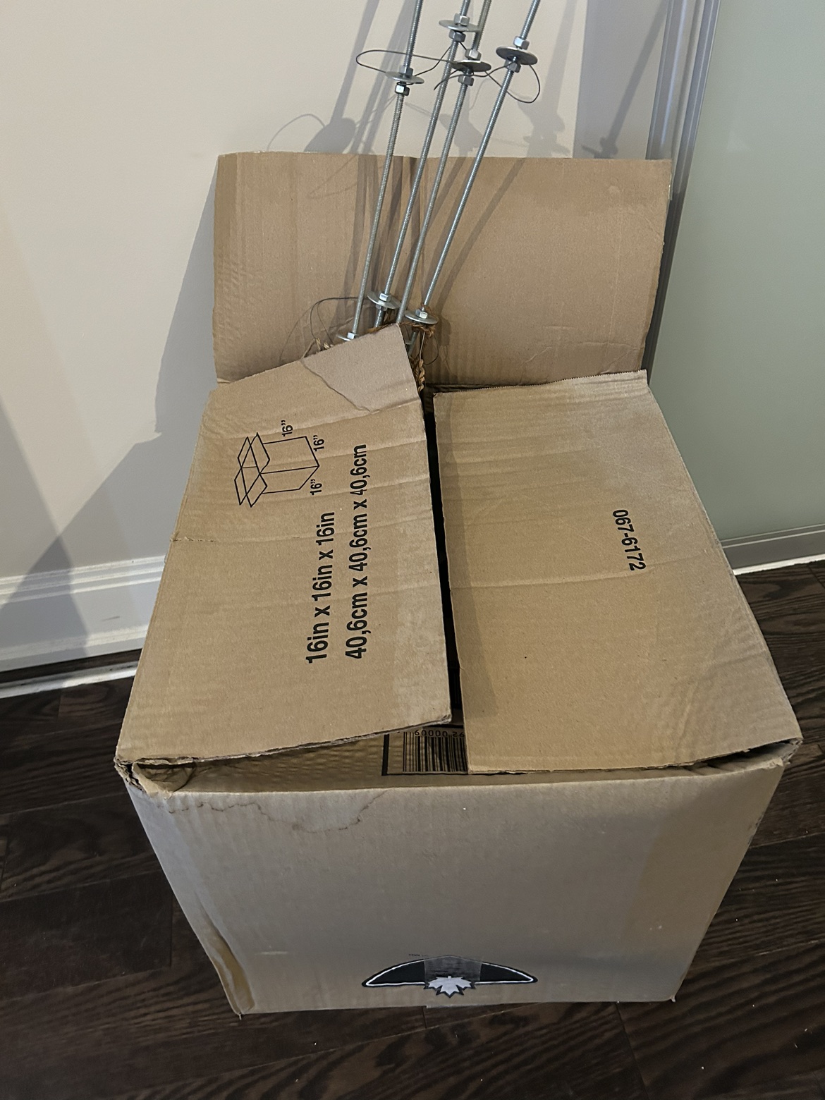 Plastic & mud plant pots with soil,packed in cardboard box - photo 4