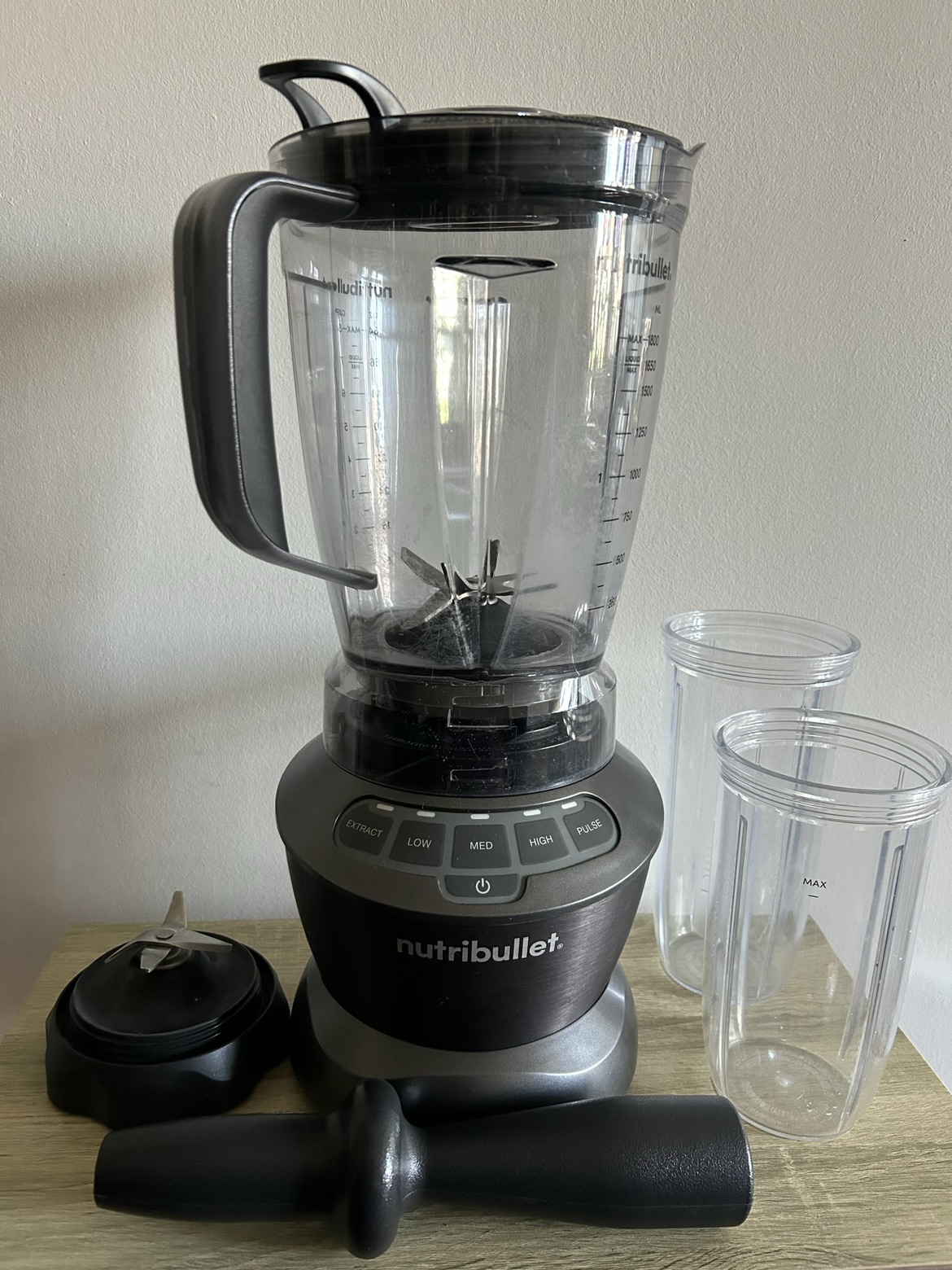 NutriBullet Blender Combo 1200 Watt, with Single Serve Cups thumbnail