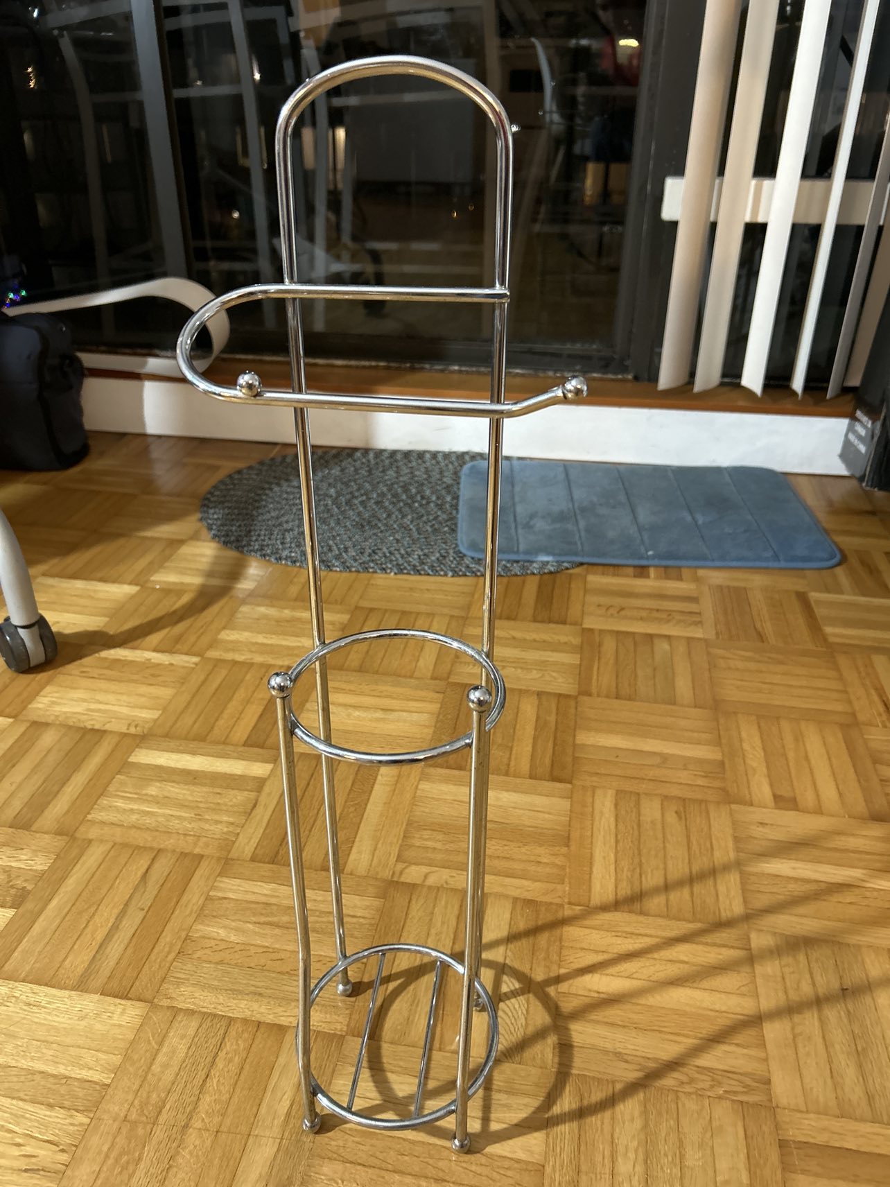 Paper towel rack thumbnail