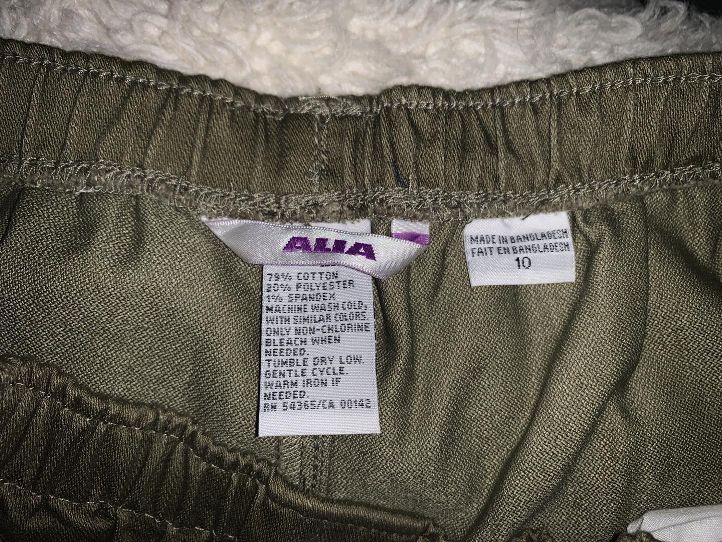 New with tags on army green unisex pants image indicator(2)