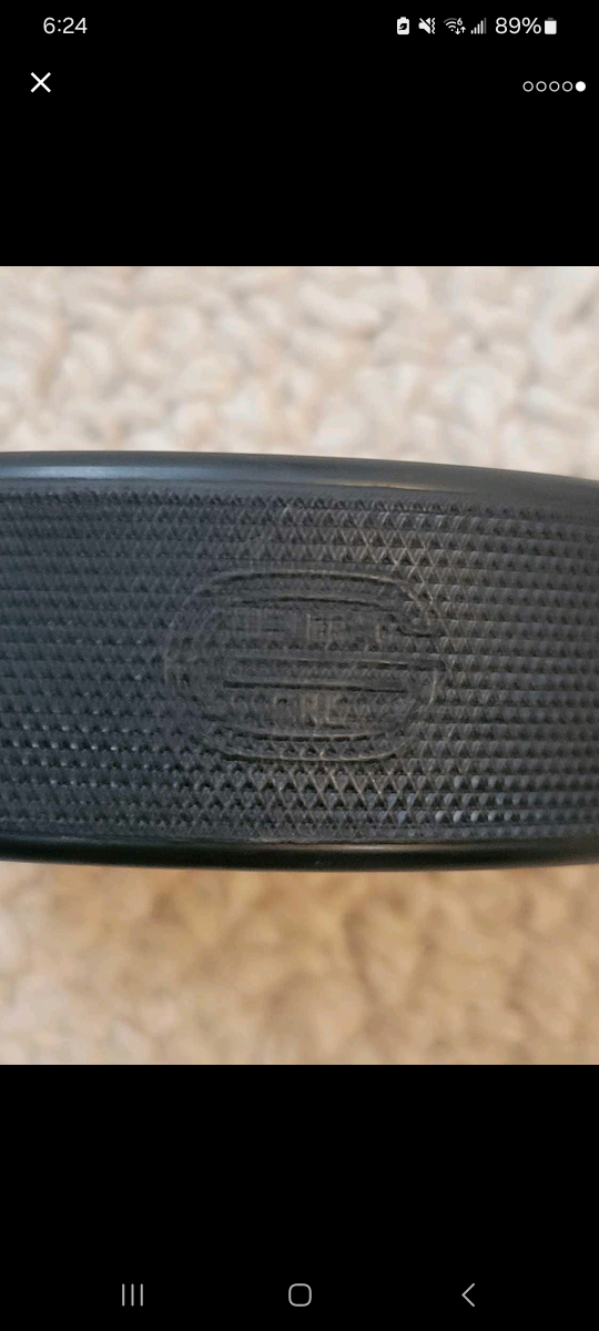 Official NHL game puck 1980s New York Islanders image indicator(5)